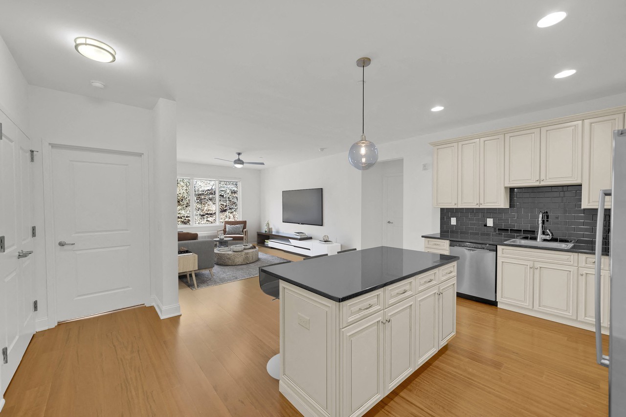 Infinity Edgewater - Photo 3 of 23