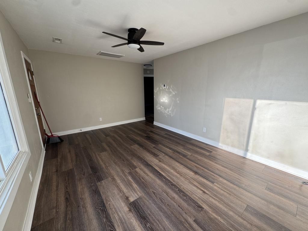 510 Village Dr - Photo 5 of 20