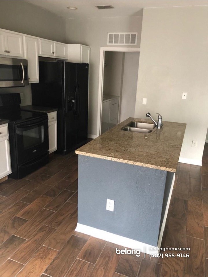 2352 Grand Central Pkwy - Photo 3 of 10