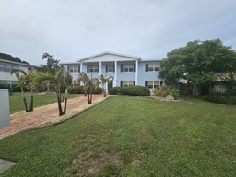 featured image of 1032 Park Dr #2