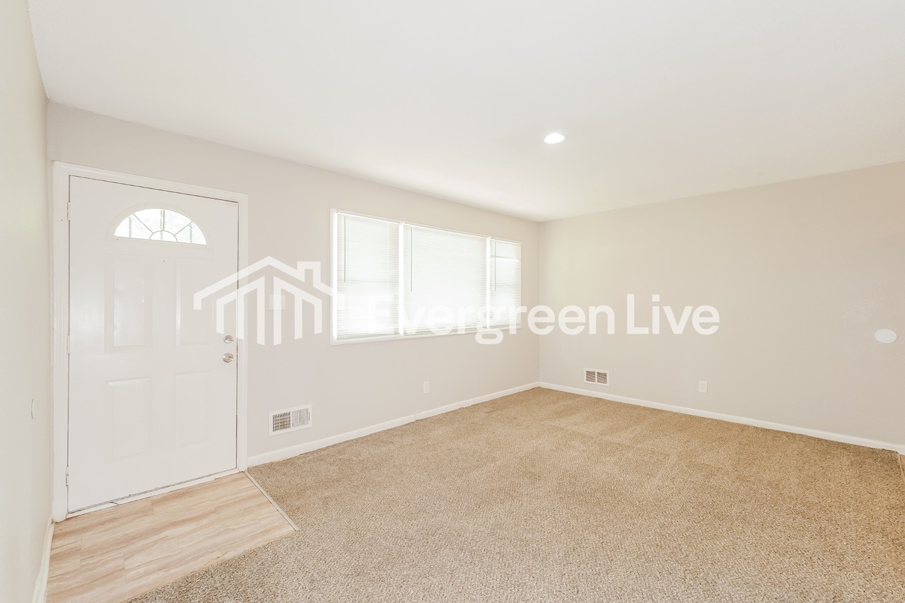 7712 E 111th Ter - Photo 3 of 15