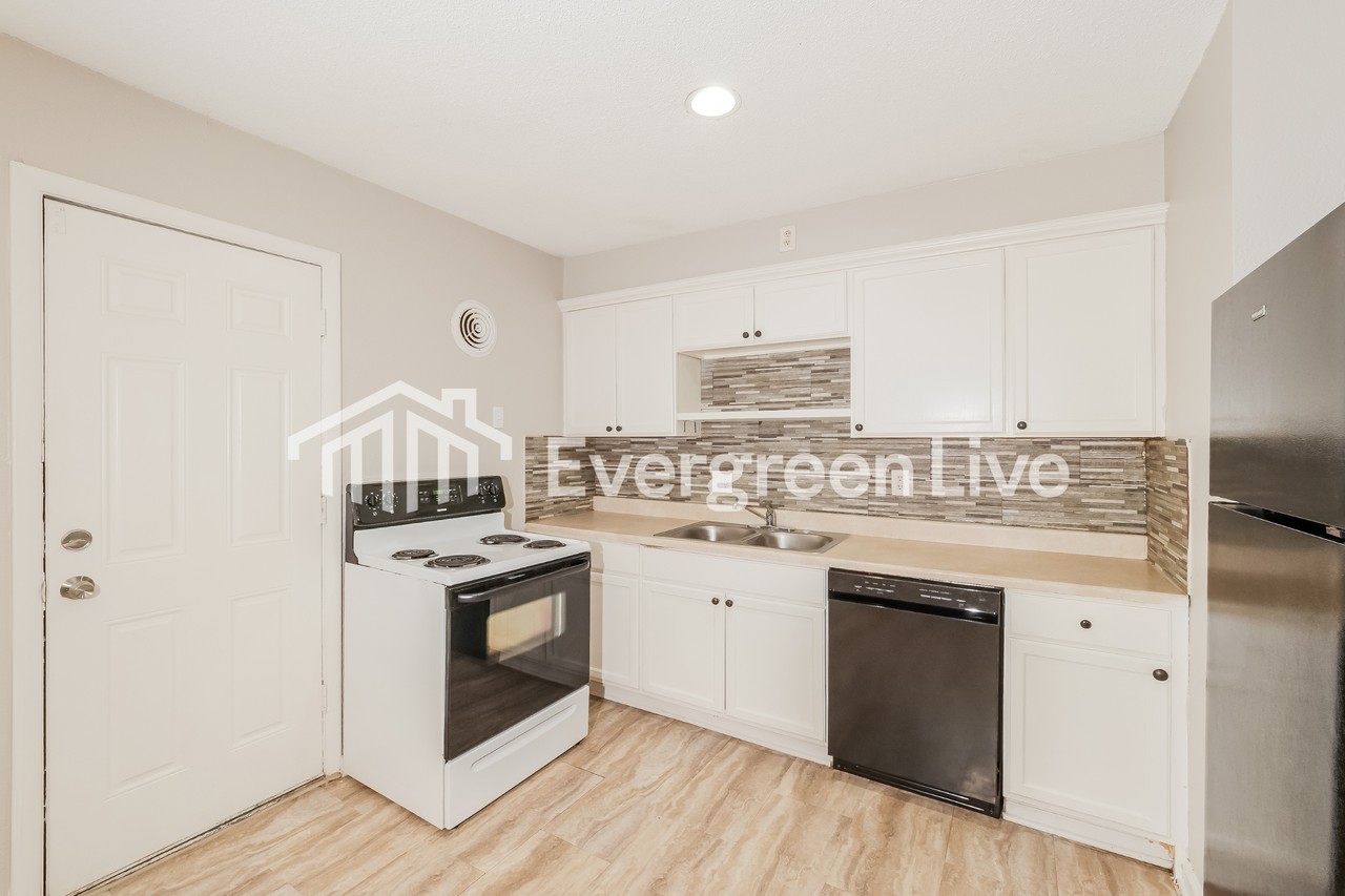 7712 E 111th Ter - Photo 7 of 15