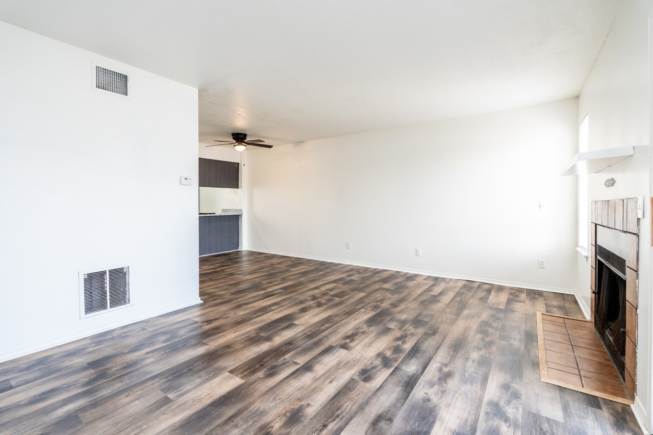 5590 S Gold St #300 - Photo 4 of 32
