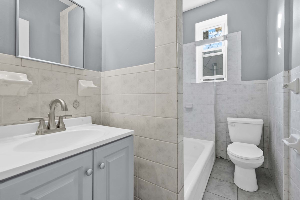 381 Legion St ##2f - Photo 3 of 22