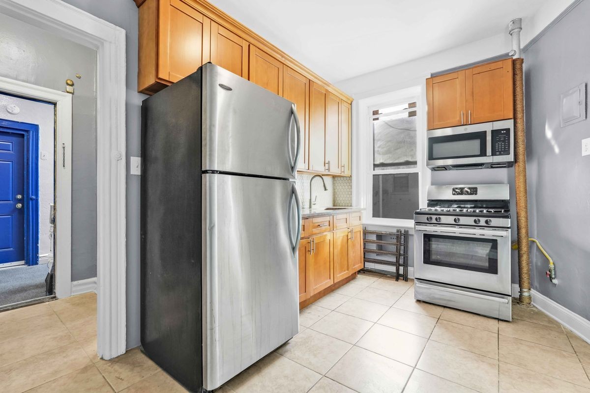 381 Legion St ##2f - Photo 4 of 22