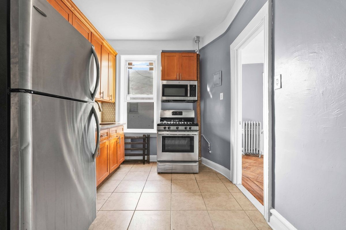 381 Legion St ##2f - Photo 5 of 22