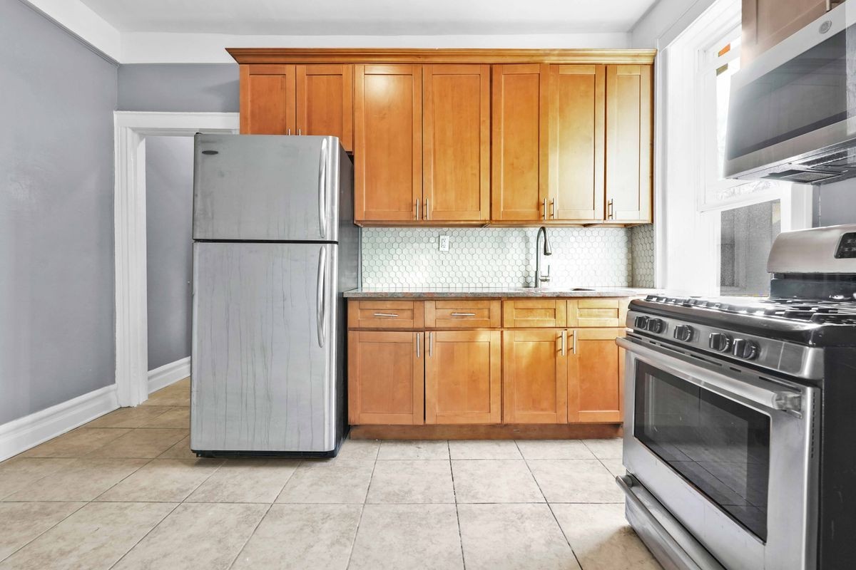 381 Legion St ##2f - Photo 6 of 22
