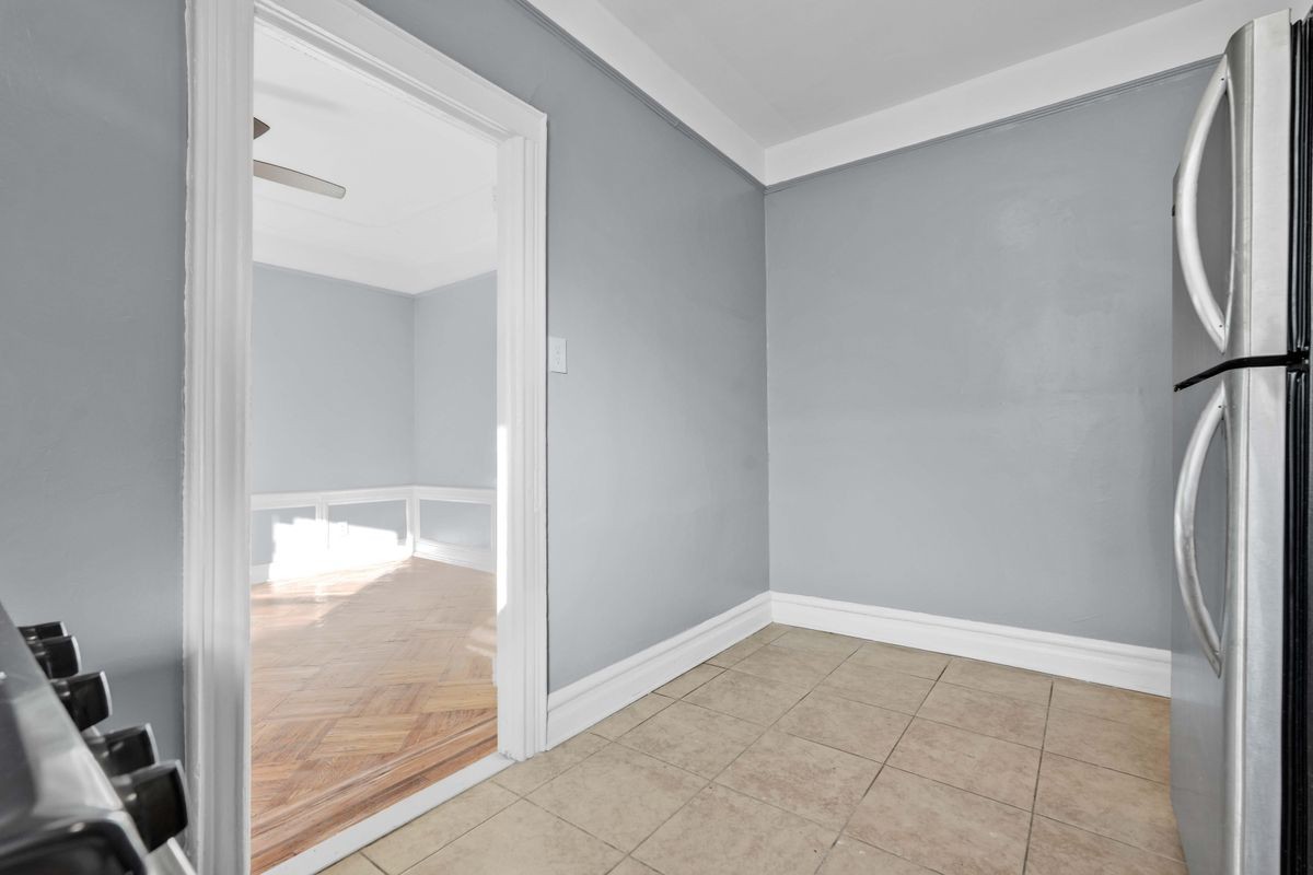 381 Legion St ##2f - Photo 7 of 22