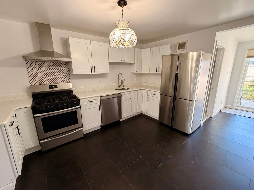 63 Garrison St - Photo 2 of 26
