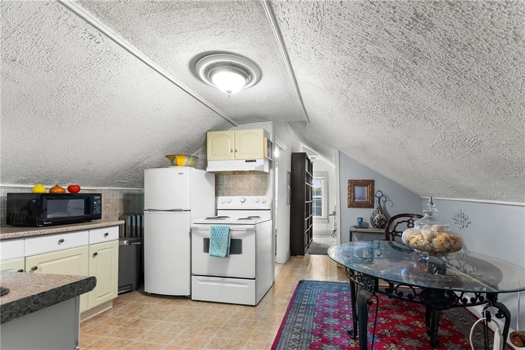 20 Brighton St ##3 - Photo 6 of 11