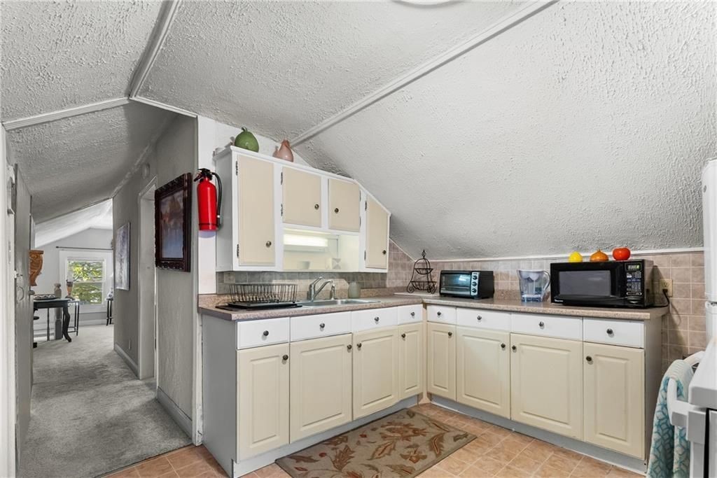 20 Brighton St ##3 - Photo 7 of 11