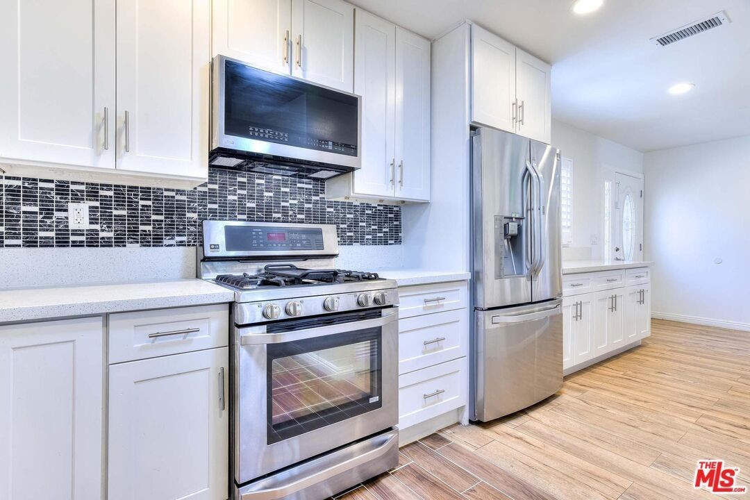 4923 Burgoyne Ln - Photo 4 of 35
