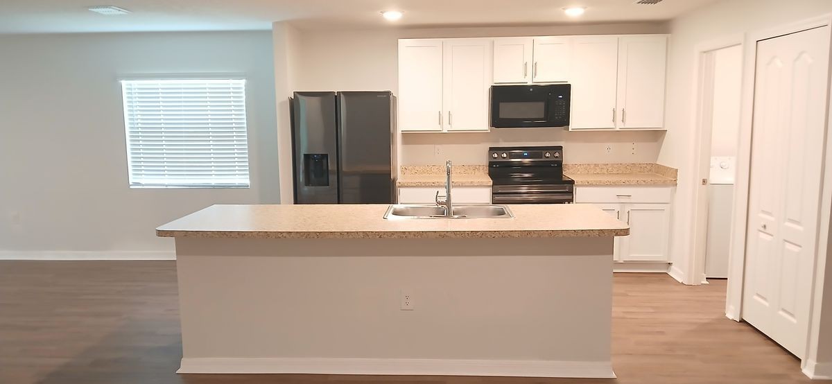 3292 Warsaw Ave Se - Photo 3 of 6