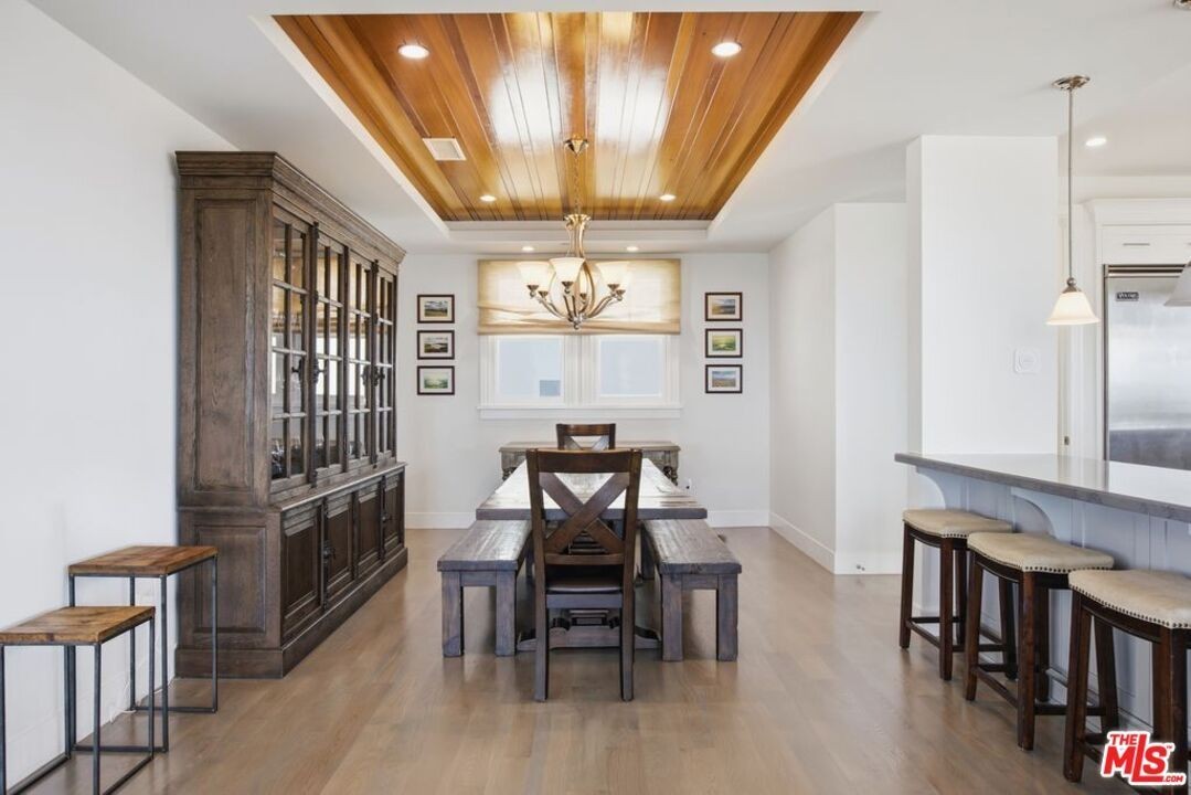 826 18th St - Photo 3 of 10