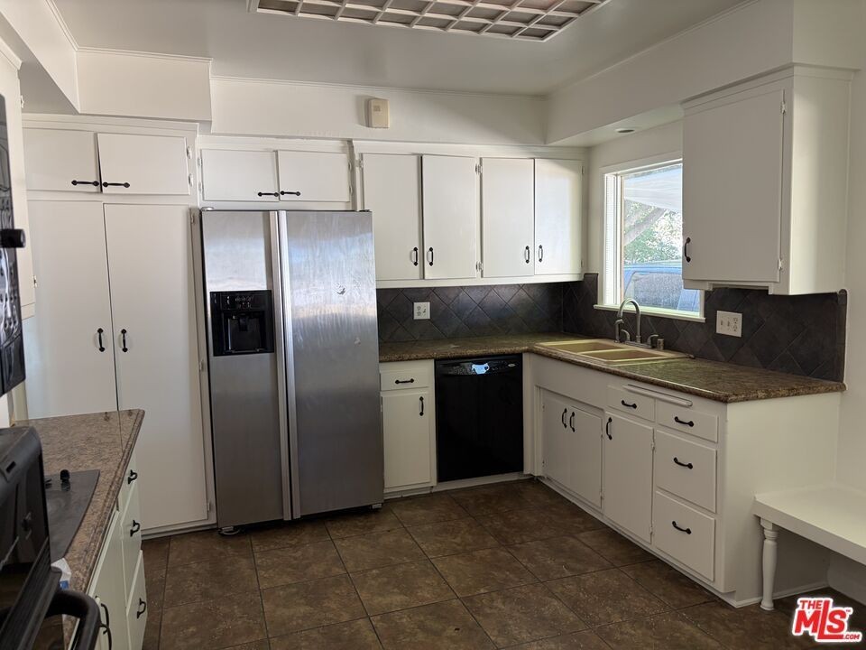 10954 Memory Park Ave - Photo 2 of 8