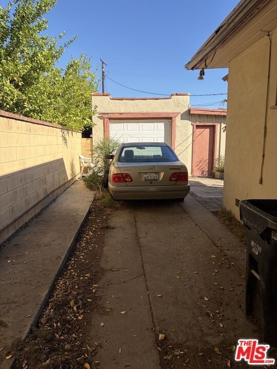 10954 Memory Park Ave - Photo 6 of 8