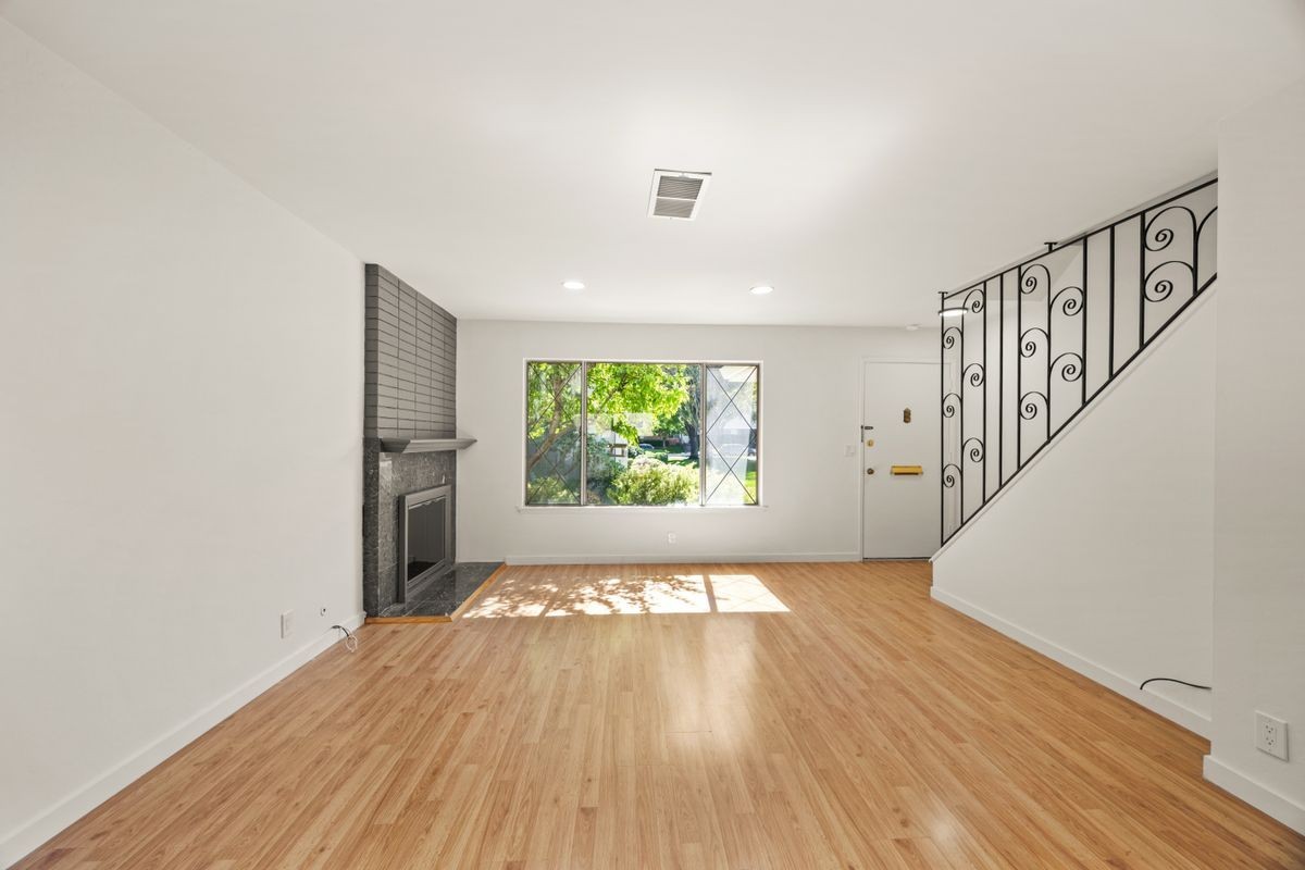 36 Miramonte Dr - Photo 3 of 18