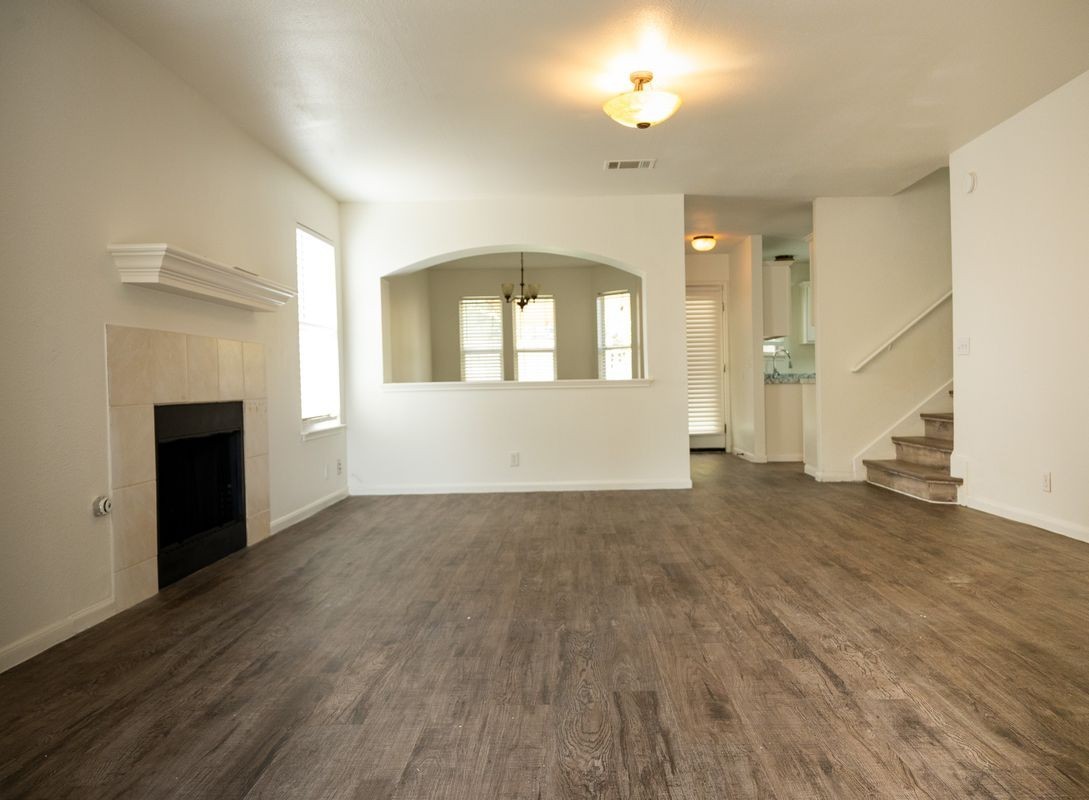 13716 Greinert Dr - Photo 2 of 23