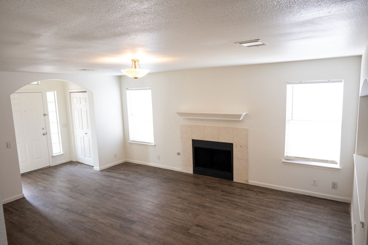 13716 Greinert Dr - Photo 3 of 23
