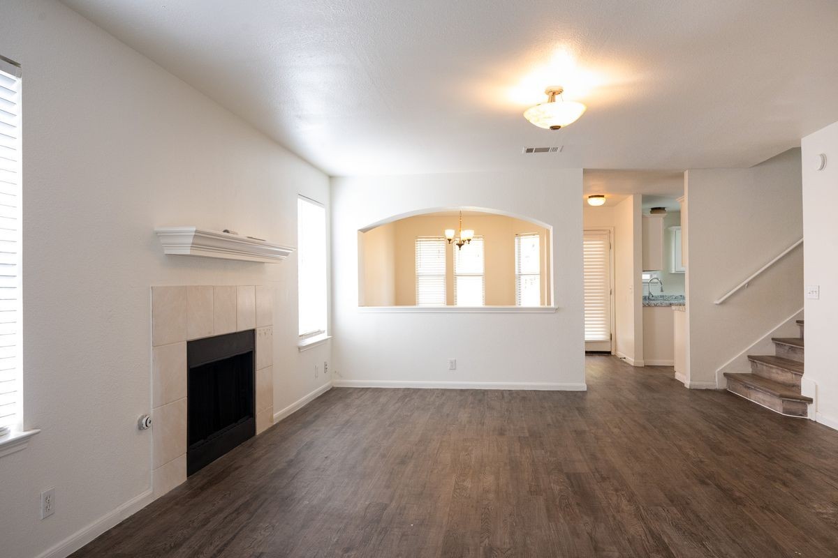 13716 Greinert Dr - Photo 4 of 23