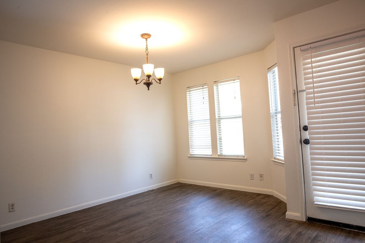 13716 Greinert Dr - Photo 5 of 23
