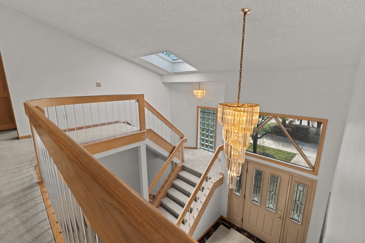 6739 Arlington Dr - Photo 3 of 26