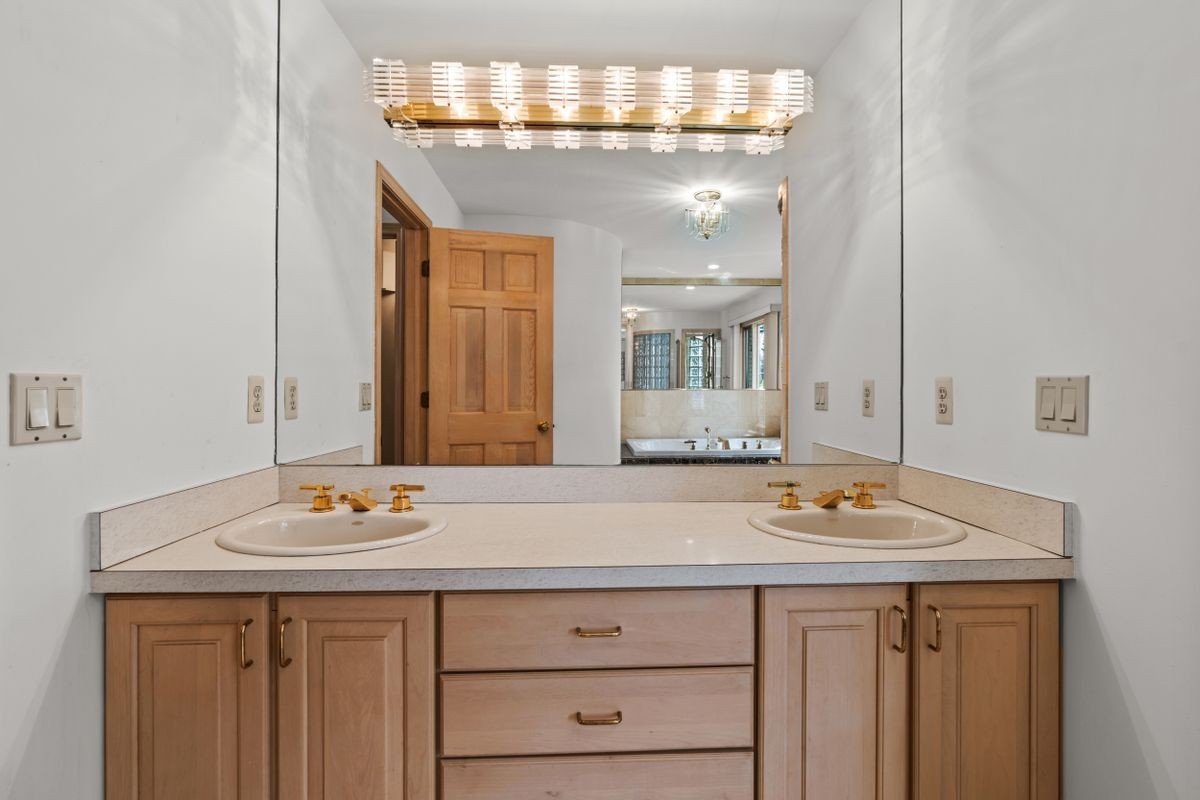 6739 Arlington Dr - Photo 4 of 26
