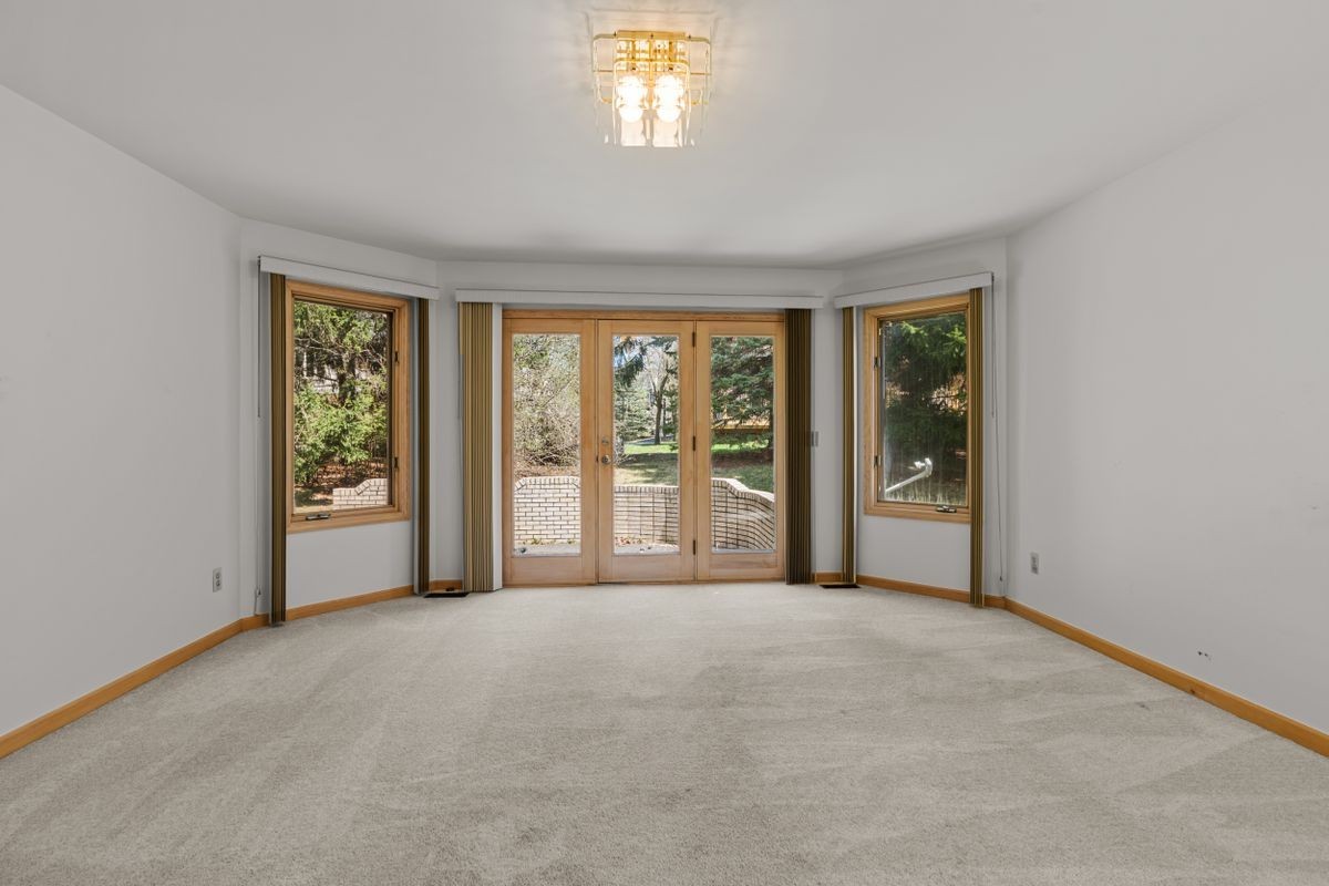 6739 Arlington Dr - Photo 5 of 26