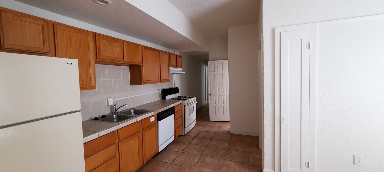 1230 E Pierce St #2 - Photo 4 of 15