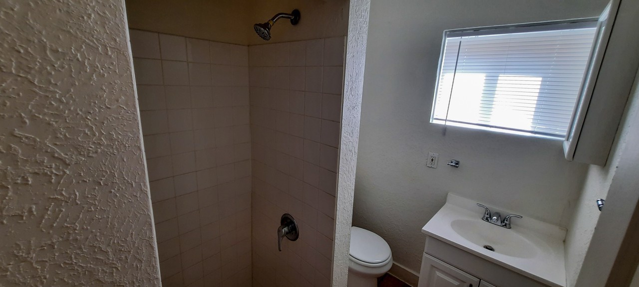 1230 E Pierce St #2 - Photo 6 of 15