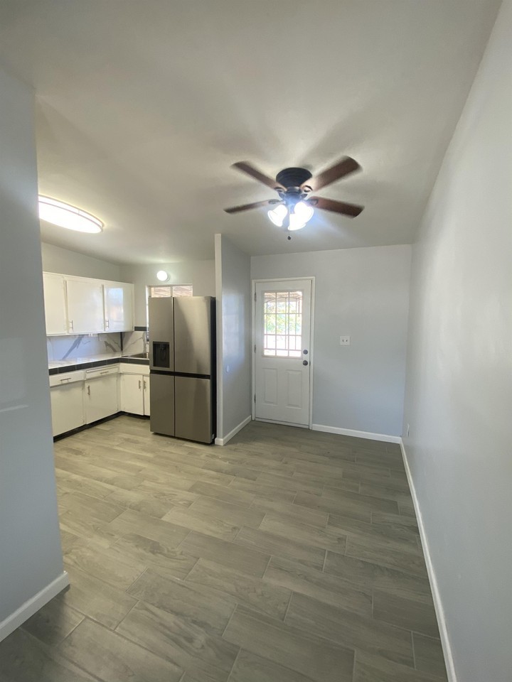 641 S Rosemont Ave #1 - Photo 2 of 21
