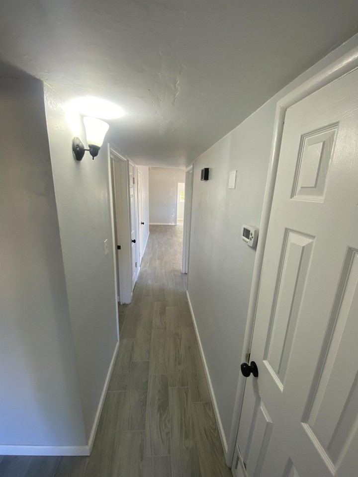 641 S Rosemont Ave #1 - Photo 6 of 21