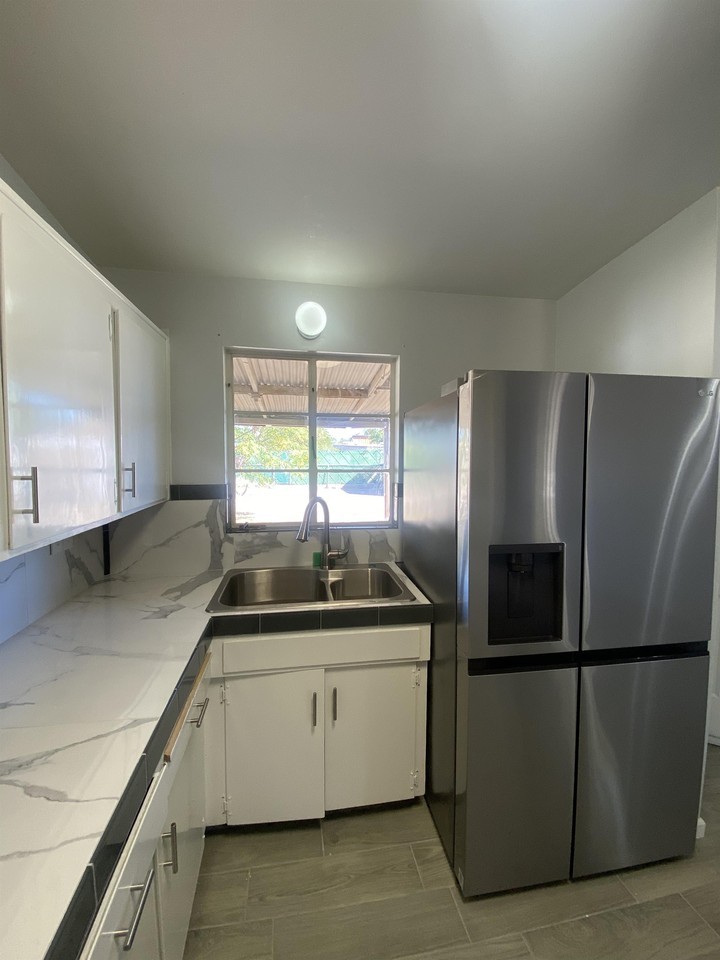 641 S Rosemont Ave #1 - Photo 7 of 21