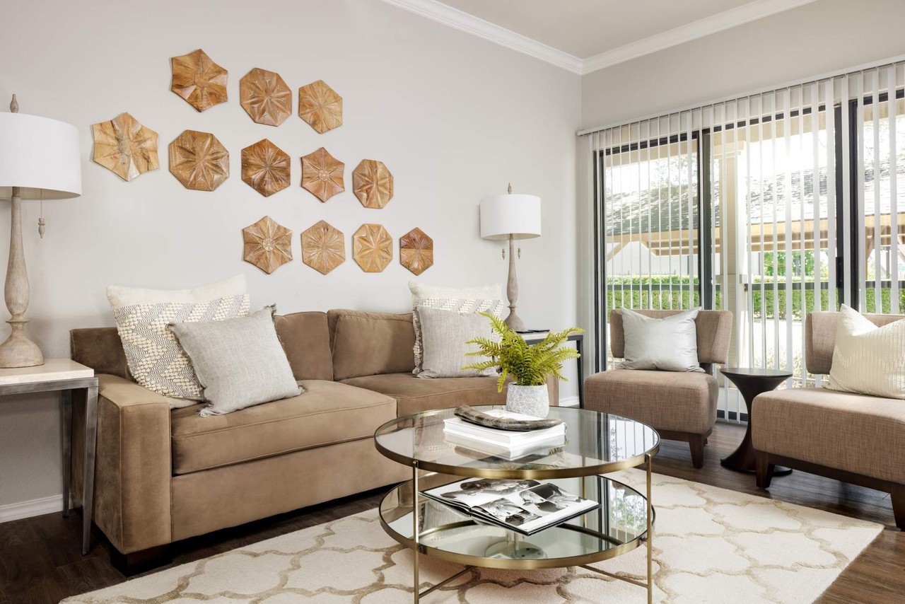 Eastbridge Apartments - Photo 4 of 30
