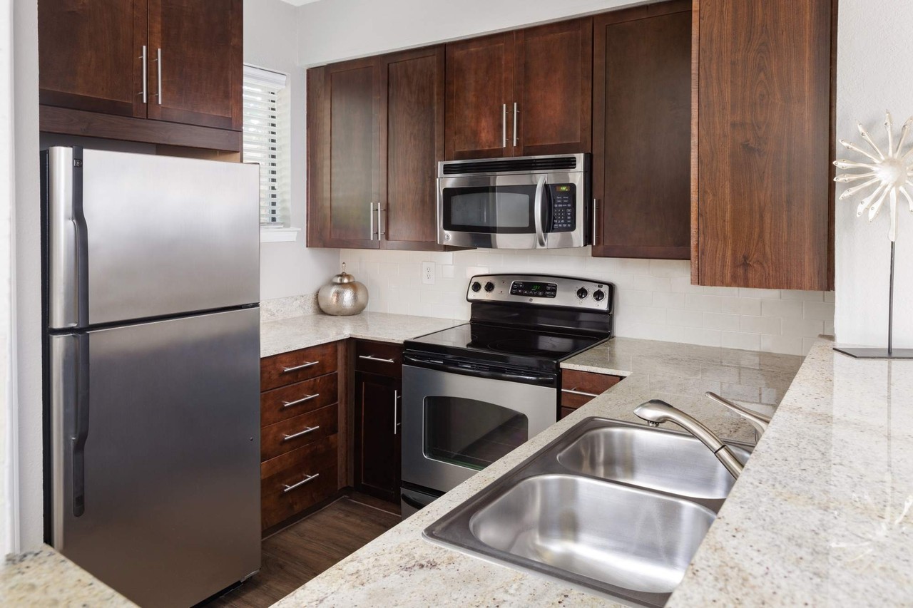 Eastbridge Apartments - Photo 5 of 30