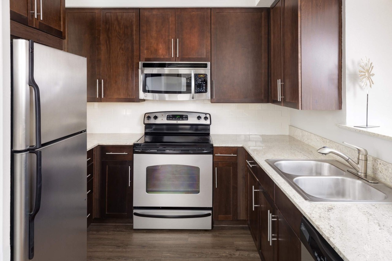 Eastbridge Apartments - Photo 6 of 30