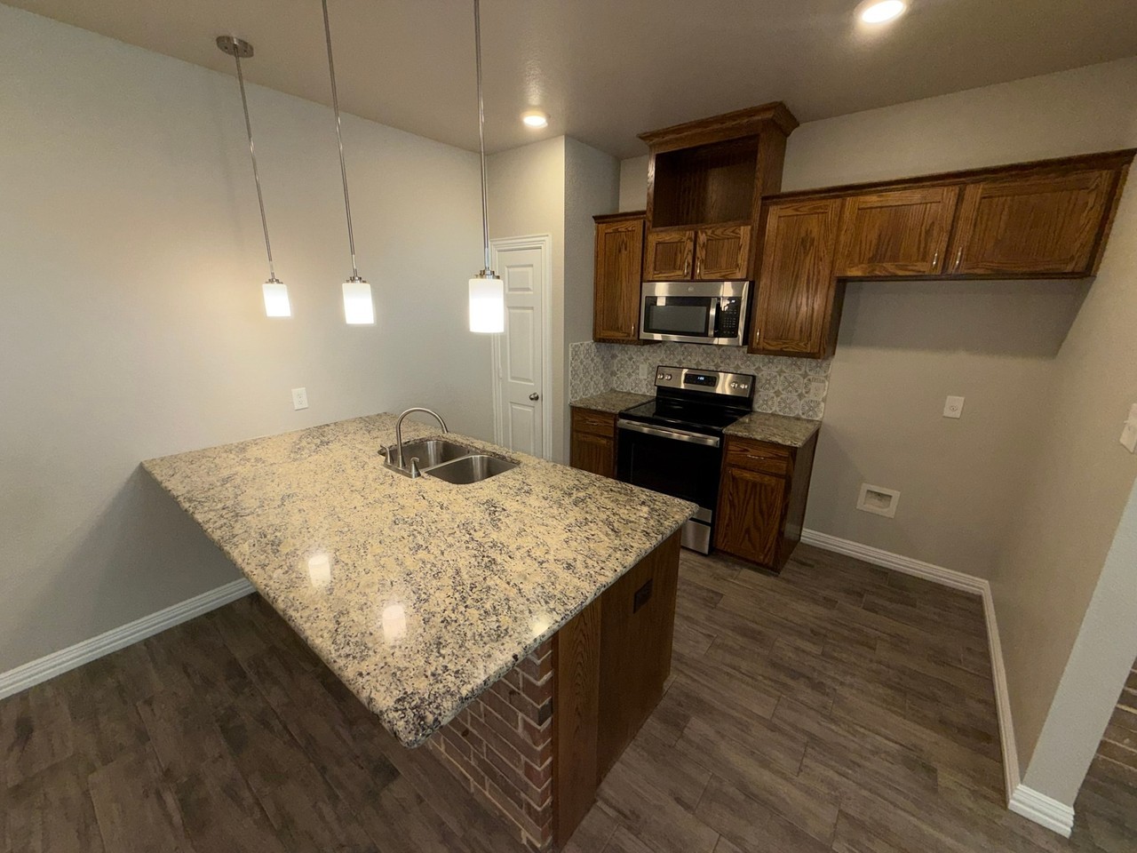 604 Wrigley Ln - Photo 3 of 13