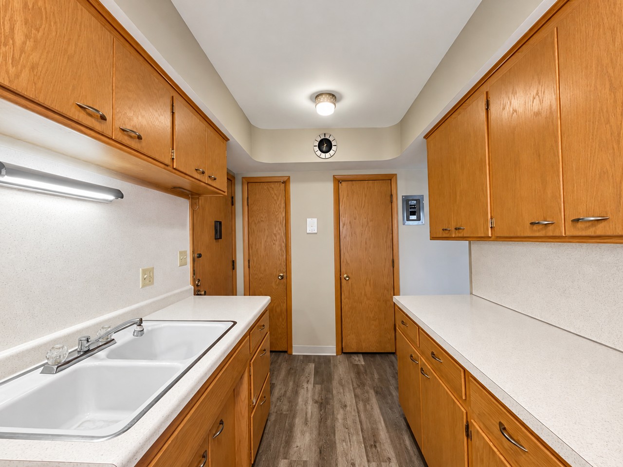 984 Van Buren Ave - Photo 3 of 12