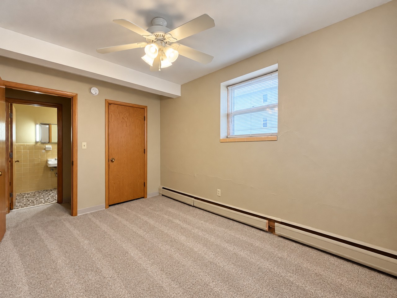 984 Van Buren Ave - Photo 5 of 12