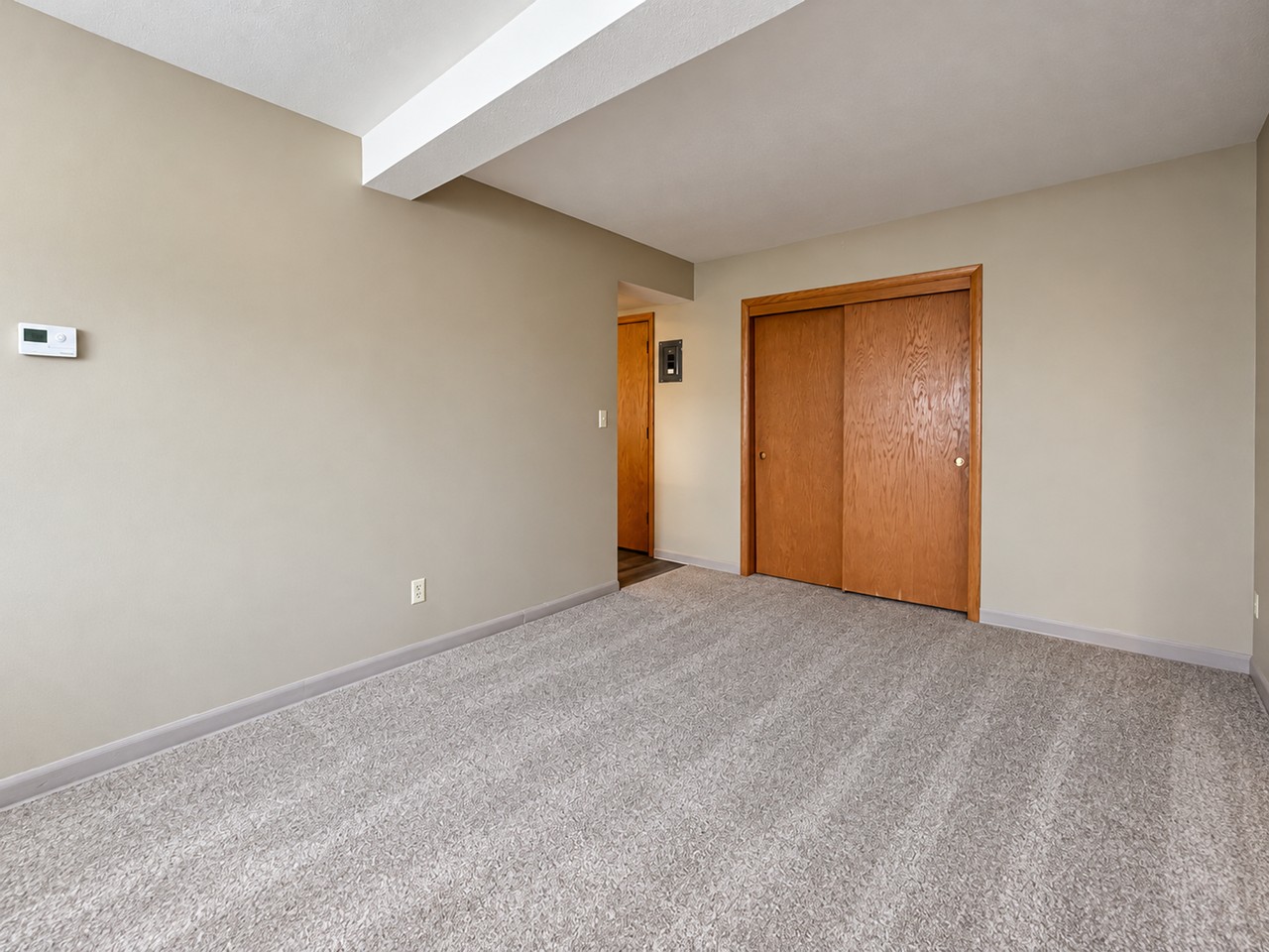984 Van Buren Ave - Photo 6 of 12