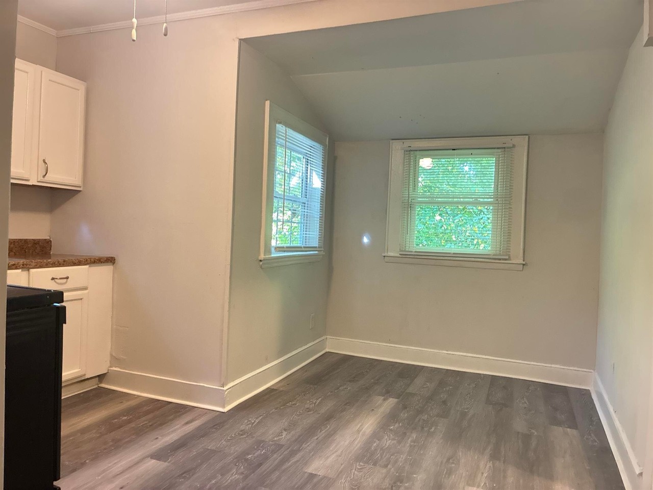 1118 Browns Ave - Photo 4 of 27
