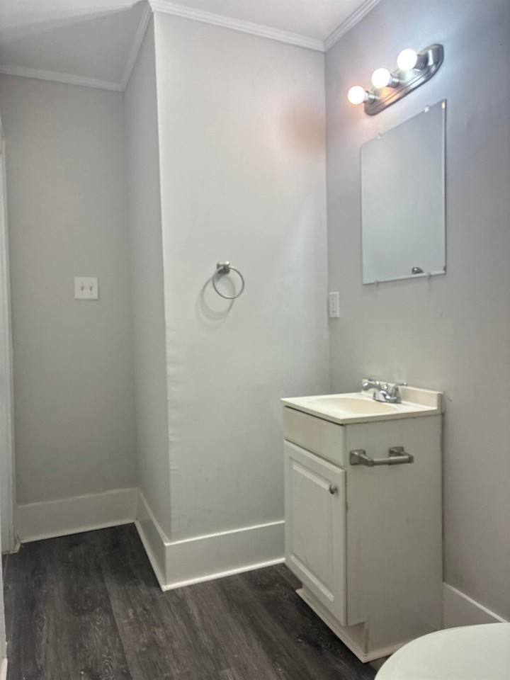1118 Browns Ave - Photo 7 of 27