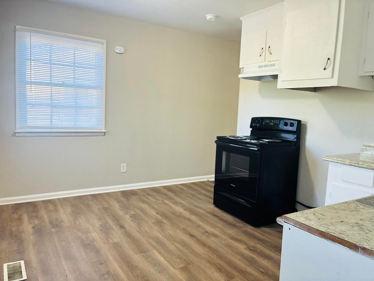 1210 Cardinal Dr - Photo 4 of 24