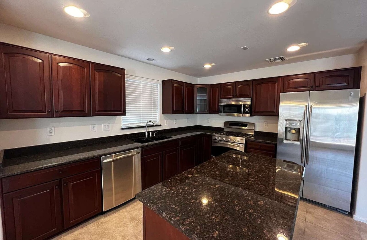 2859 E Shady Spring Trl - Photo 3 of 17