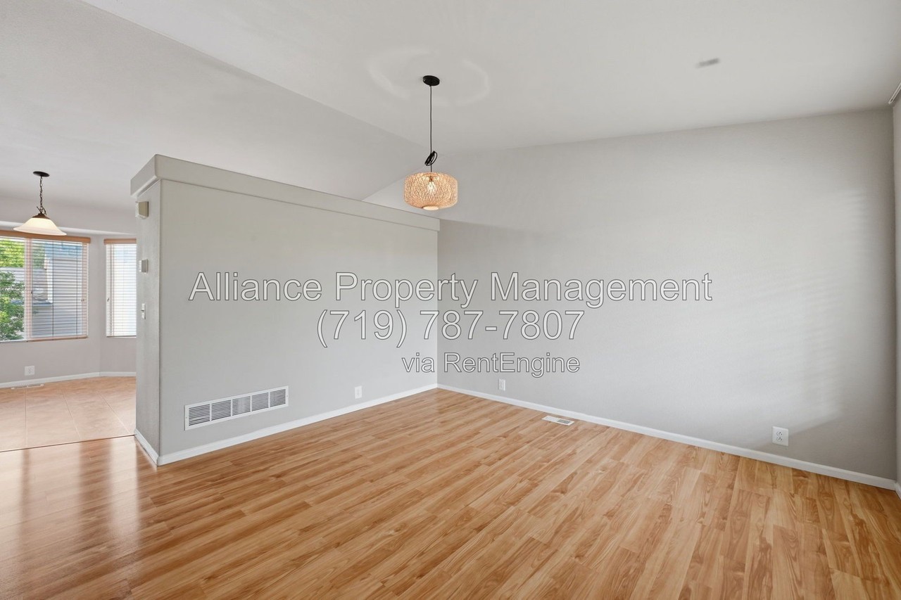 7368 Glenburn Dr - Photo 2 of 26