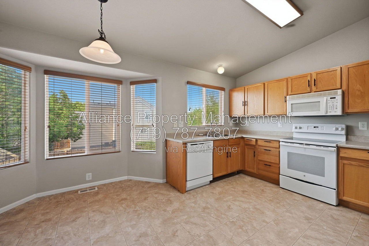 7368 Glenburn Dr - Photo 4 of 26