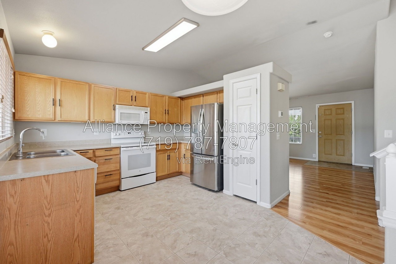 7368 Glenburn Dr - Photo 5 of 26