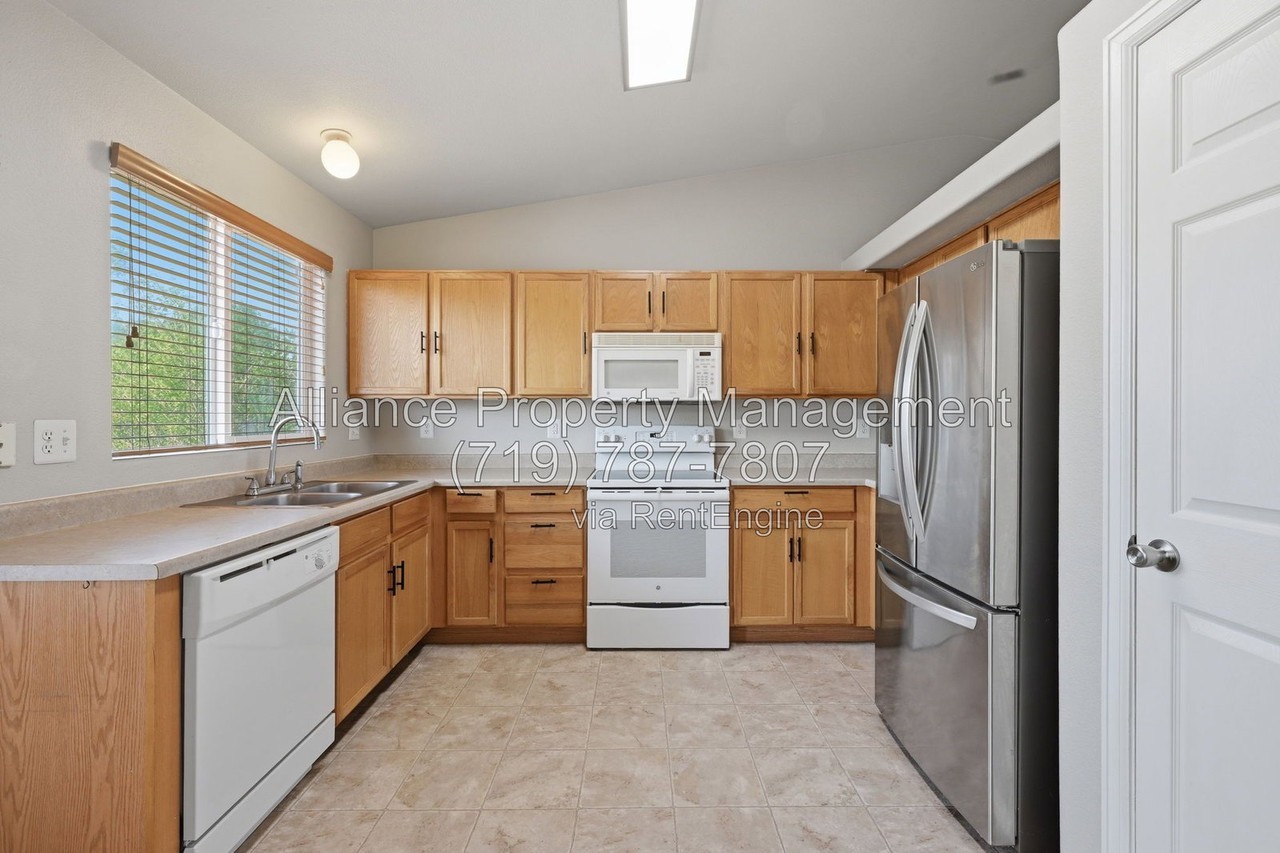 7368 Glenburn Dr - Photo 6 of 26