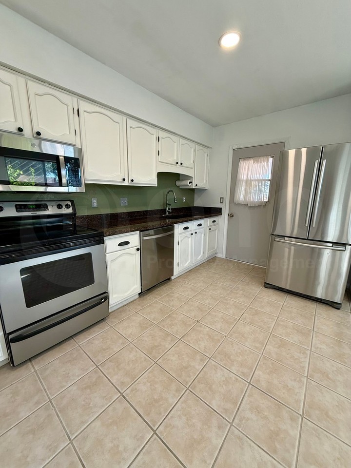 1904 W Amy Dr - Photo 2 of 19