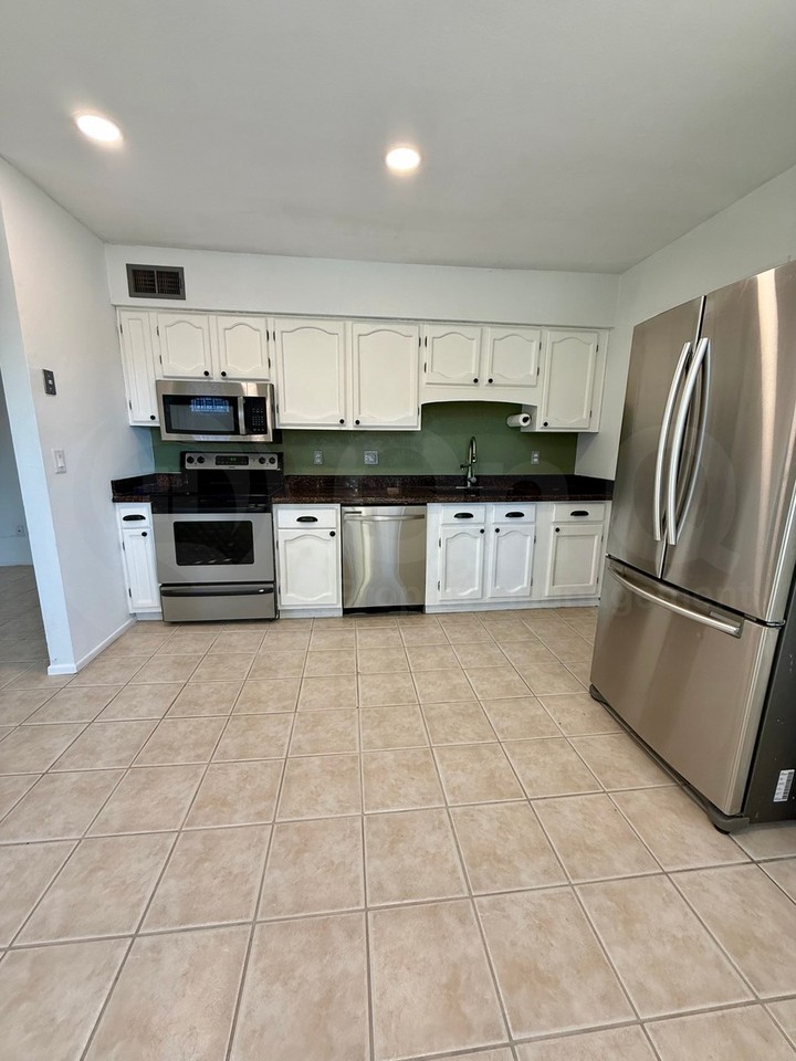 1904 W Amy Dr - Photo 3 of 19